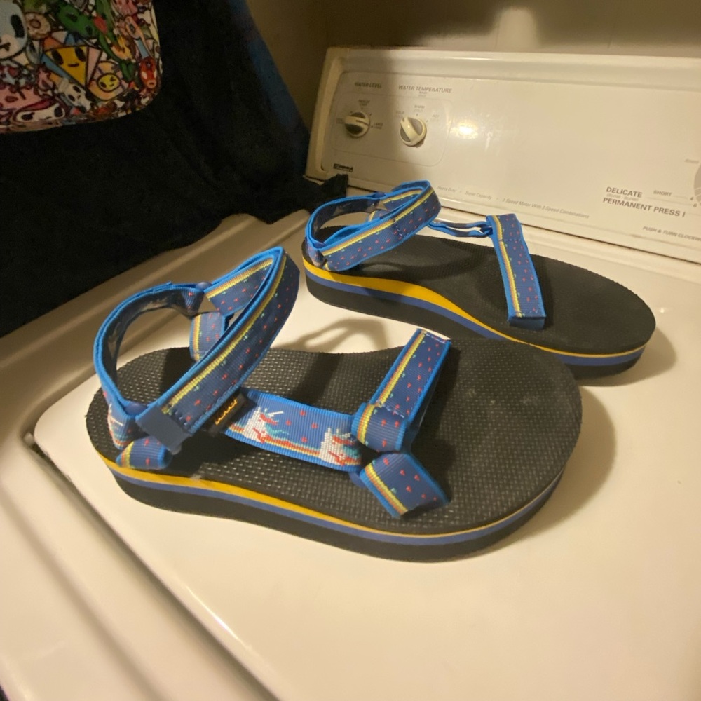 Teva platform unicorn sandal size 10 never worn